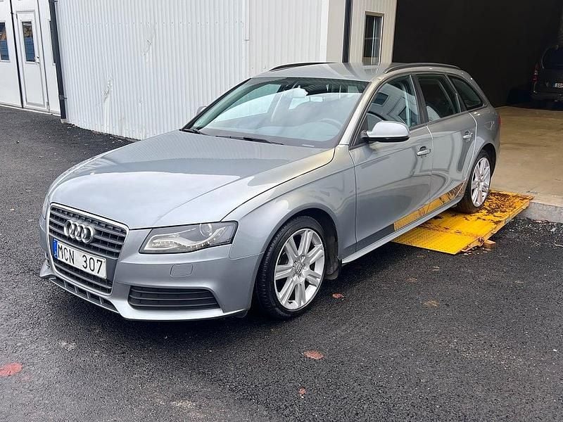 Grå Begagnad 2011 Audi A4 Kombi | 49 900 kr (Superpris) - Bild 1/4
