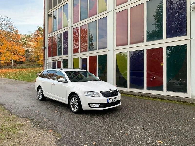 Begagnad Skoda Octavia Ambition 111 HK (81 kW) 2016 Vit Kombi
