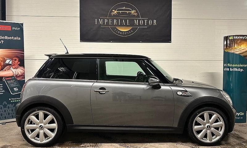 Grå Begagnad 2010 Mini Cooper S Halvkombi | 72 500 kr (Marknadspris) - Bild 1/4