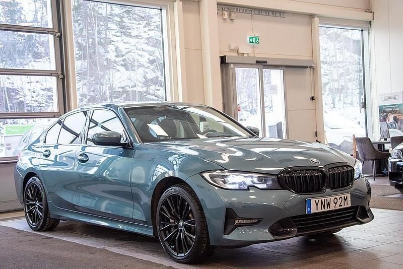 Begagnad BMW 330e Sport Line 184 HK (135 kW) 2020 Blå Sedan