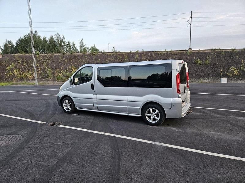 Grå Begagnad 2008 Renault Trafic Van | 110 000 kr - Bild 1/4