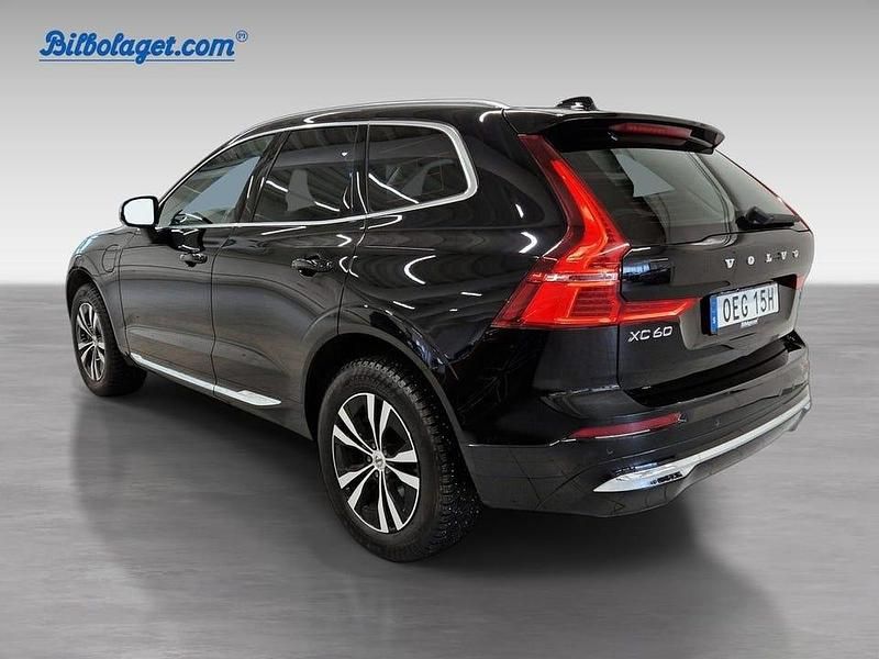 Begagnad Volvo XC60 Plus 350 HK (257 kW) 2023 Svart SUV