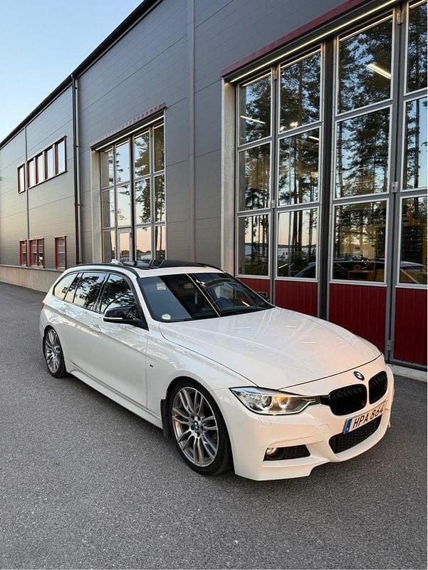 Vit Begagnad 2014 BMW 318 M Sport Kombi | 160 000 kr (Dyr) - Bild 1/4