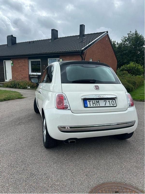 Vit Begagnad 2011 Fiat 500 Lounge Halvkombi | 64 900 kr (Marknadspris) - Bild 1/4