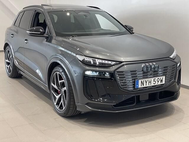 Daytonagrå pärleffekt Begagnad 2024 Audi SQ6 e-tron Comfort SUV | 979 900 kr - Bild 1/4
