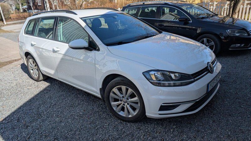 Vit Begagnad 2018 VW Golf VII Kombi | 109 000 kr (Bra pris) - Bild 1/4