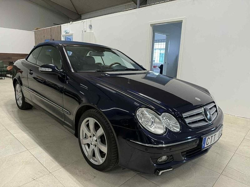 Mörkblå Begagnad 2006 Mercedes CLK350 Elegance Cab | 139 900 kr (Marknadspris) - Bild 1/4