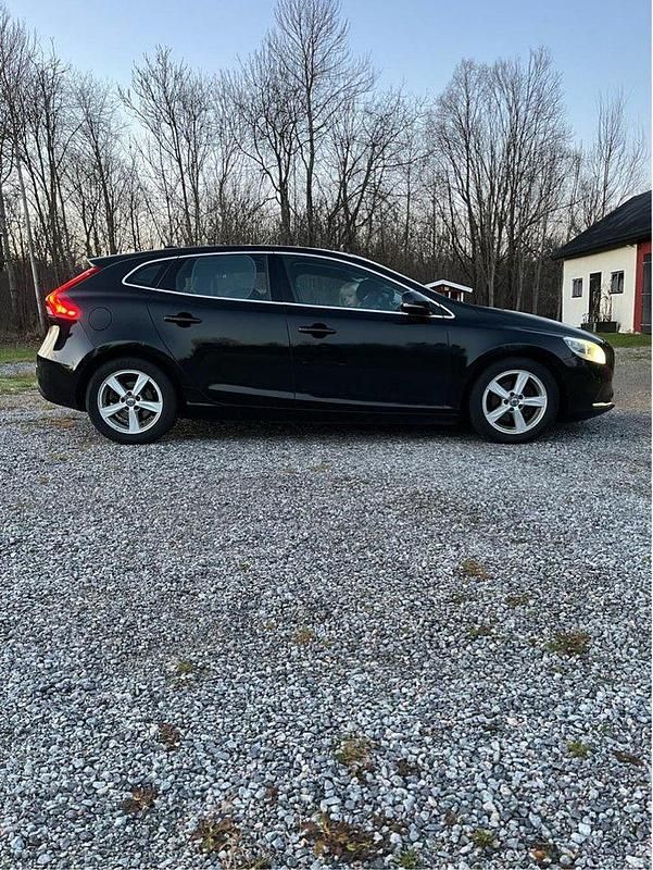 Begagnad Volvo V40 116 HK (85 kW) 2015 Svart Halvkombi