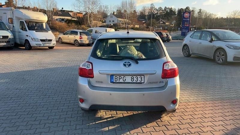 Begagnad 2010 Toyota Auris Hybrid Halvkombi | 73 000 kr (Marknadspris) - Bild 1/4