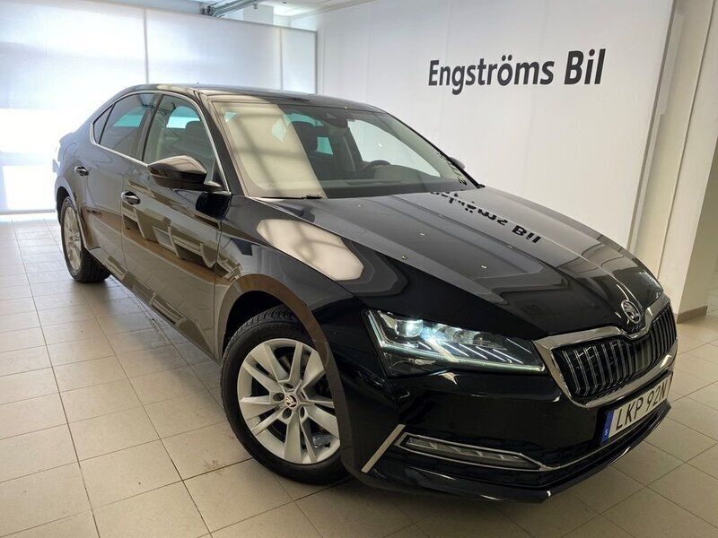 Svart Begagnad 2020 Skoda Superb Sedan | 229 000 kr (Marknadspris) - Bild 1/4
