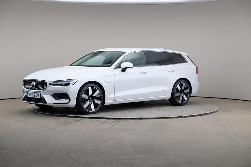 Vit Begagnad 2022 Volvo V60 Core Kombi | 339 000 kr (Bra pris) - Bild 1/4