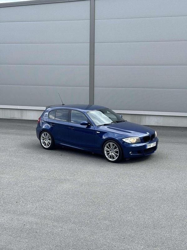Blå Begagnad 2007 BMW 120 M Sport Halvkombi | 80 000 kr (Lite dyr) - Bild 1/4