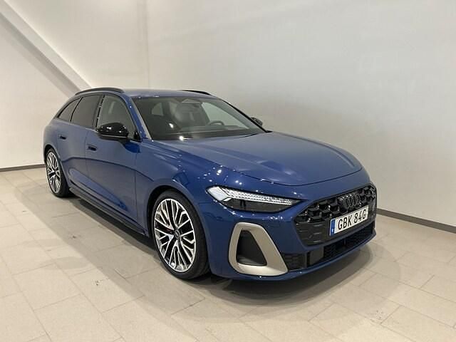 Blå Begagnad 2024 Audi A5 Edition .1 Sportkupé | 599 000 kr (Dyr) - Bild 1/4