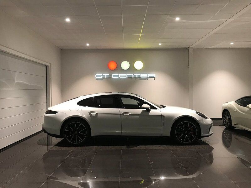 Vit Begagnad 2017 Porsche Panamera Turbo Sport Sedan | 769 000 kr (Marknadspris) - Bild 1/4