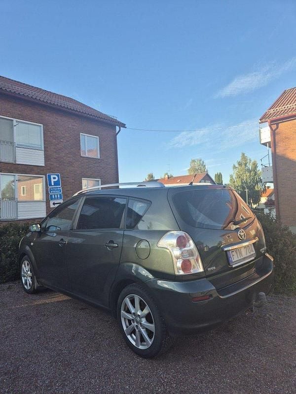 Grön Begagnad 2007 Toyota Corolla Verso Minibuss | 37 000 kr (Marknadspris) - Bild 1/4
