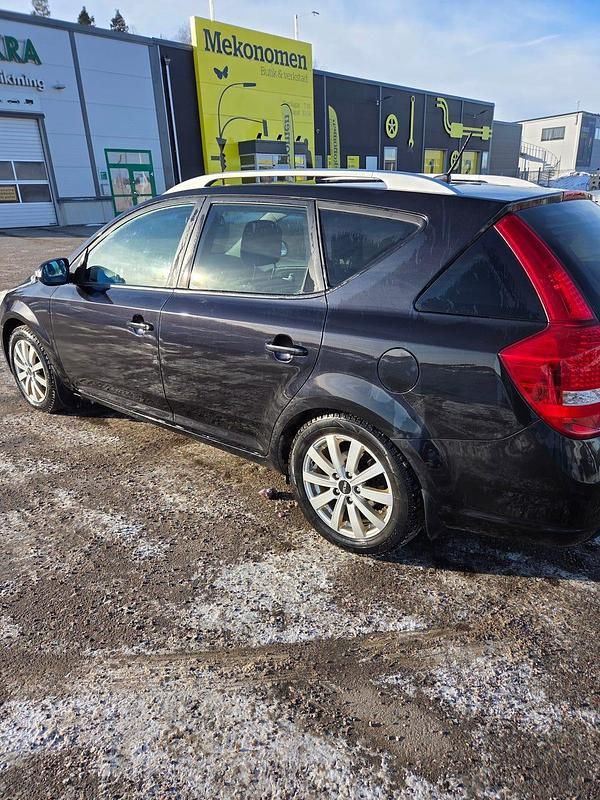 Begagnad Kia Ceed Sportswagon 128 HK (94 kW) 2011 Kombi