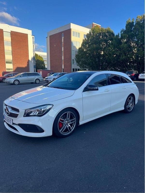 Vit Begagnad 2018 Mercedes CLA220 Sedan | 279 000 kr - Bild 1/4