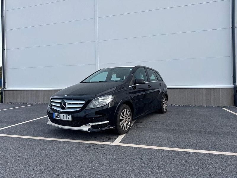 Svart Begagnad 2015 Mercedes 200 Style Halvkombi | 20 000 kr - Bild 1/4