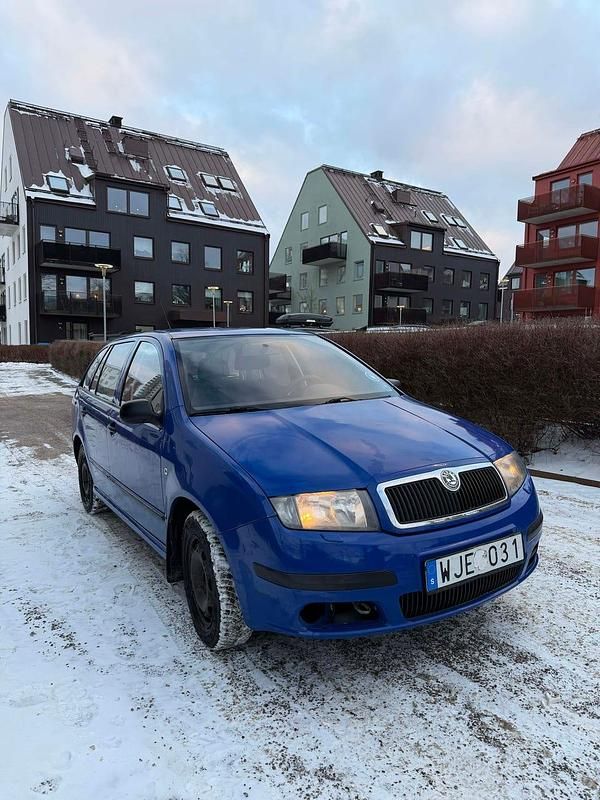 Begagnad Skoda Fabia 75 HK (55 kW) 2005 Blå Kombi