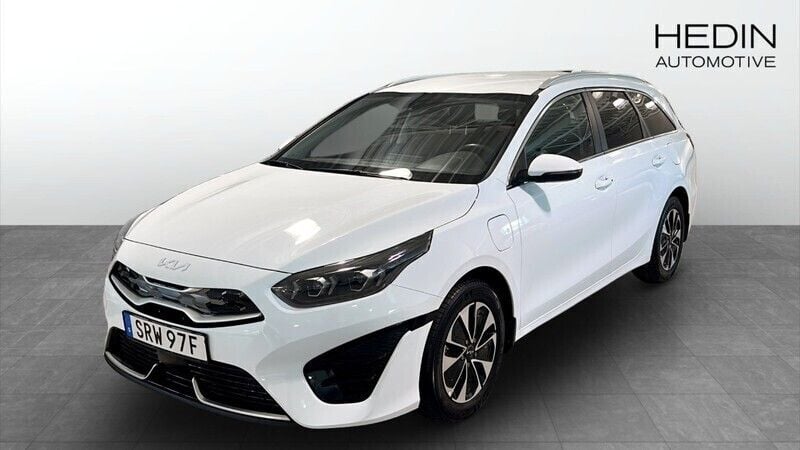 Vit (white) Begagnad 2022 Kia Ceed Sportswagon Advance Kombi | 244 900 kr (Marknadspris) - Bild 1/4