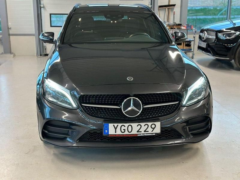 Begagnad Mercedes C300e AMG line 306 HK (225 kW) 2021 Grå Kombi