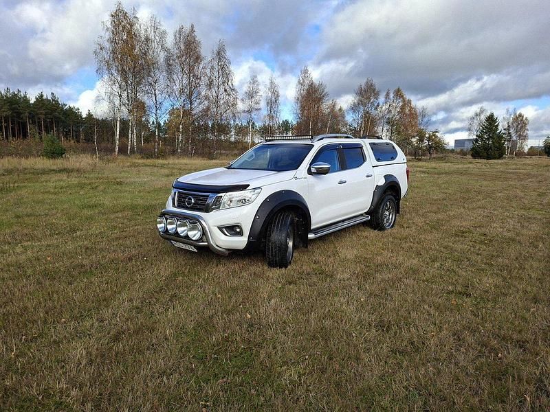 Vit Begagnad 2018 Nissan Navara Pickup | 237 500 kr (Marknadspris) - Bild 1/4