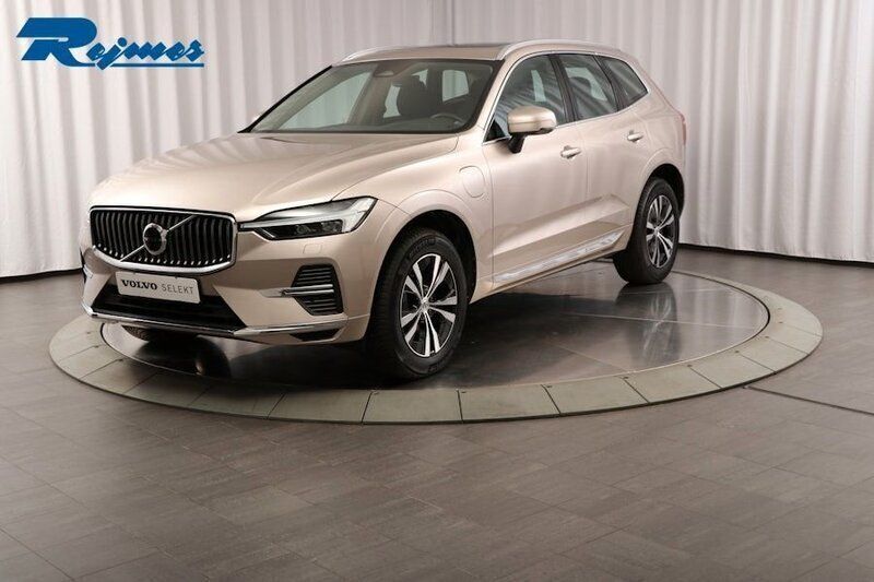 Ljusgrå Begagnad 2022 Volvo XC60 Core SUV | 479 900 kr (Marknadspris) - Bild 1/4