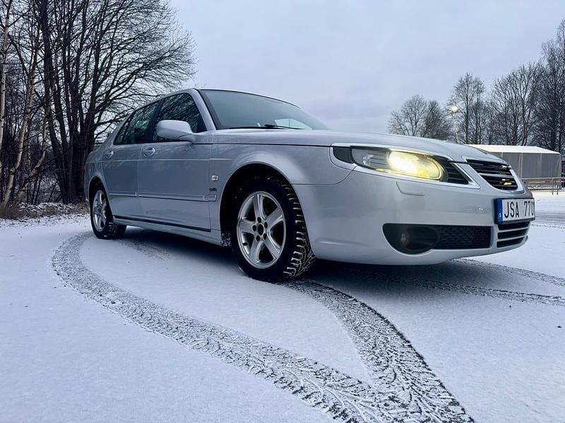 Silver Begagnad 2009 Saab 9-5 Griffin Sedan | 39 500 kr (Marknadspris) - Bild 1/4