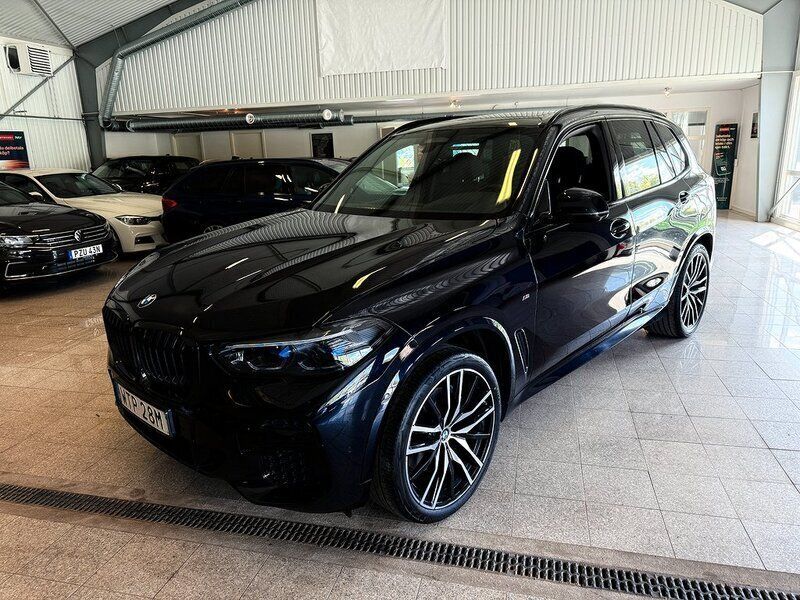 Svart Begagnad 2021 BMW X5 M Sport SUV | 769 000 kr (Dyr) - Bild 1/4