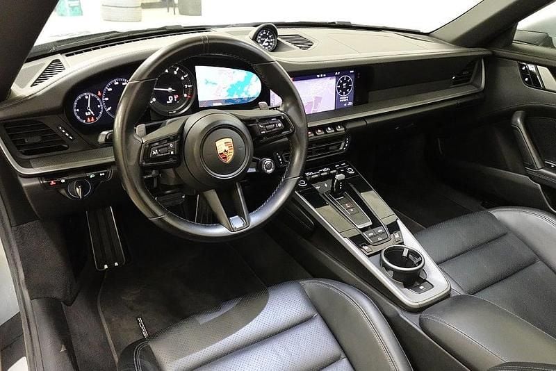 Begagnad Porsche 911 Carrera S Cabriolet Chrono 450 HK (330 kW) 2019 Flerfärgad Cab