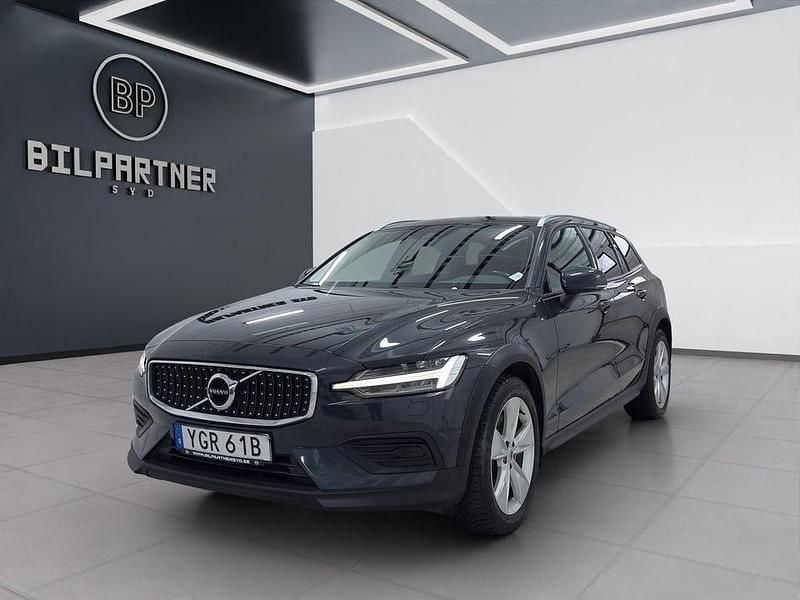 Grå Begagnad 2020 Volvo V60 CC Momentum Kombi | 279 900 kr (Bra pris) - Bild 1/4