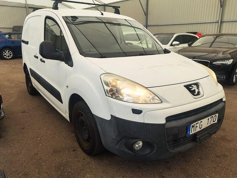 Vit Begagnad 2011 Peugeot Partner Minibuss | 49 000 kr (Marknadspris) - Bild 1/4