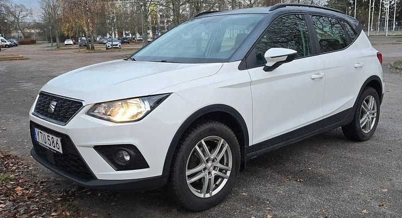 Vit med svart tak Begagnad 2019 Seat Arona SUV | 87 500 kr - Bild 1/4