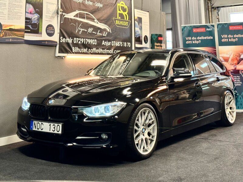 Svart Begagnad 2013 BMW 320 Sport Line Kombi | 129 900 kr (Marknadspris) - Bild 1/4