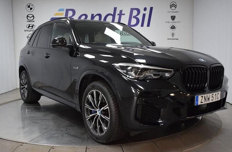 Black sapphire metallic Begagnad 2022 BMW X5 M Sport SUV | 659 500 kr - Bild 1/3