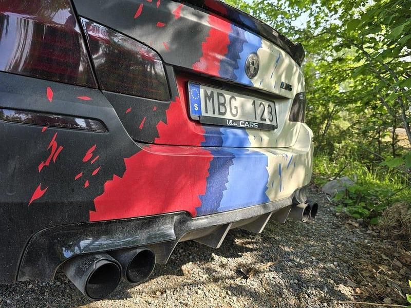 Flerfärgad, folierad Begagnad 2012 BMW 535 Sedan | 138 000 kr - Bild 1/4