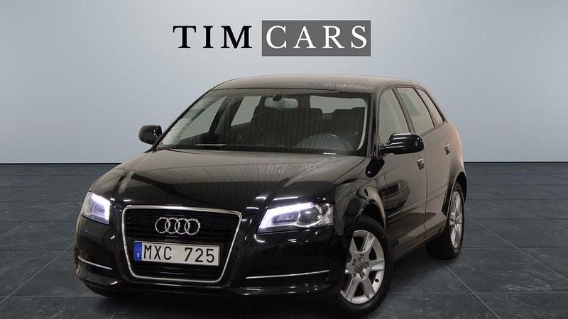Svart Begagnad 2012 Audi A3 Sportback Attraction Halvkombi | 94 900 kr (Marknadspris) - Bild 1/4