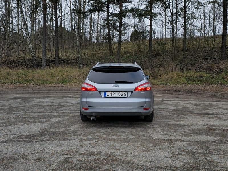 Begagnad Ford Mondeo Titanium 146 HK (107 kW) 2009 Grå Kombi