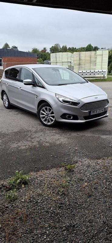 Grå Begagnad 2016 Ford S-MAX Business Edition Minibuss | 155 000 kr (Marknadspris) - Bild 1/4