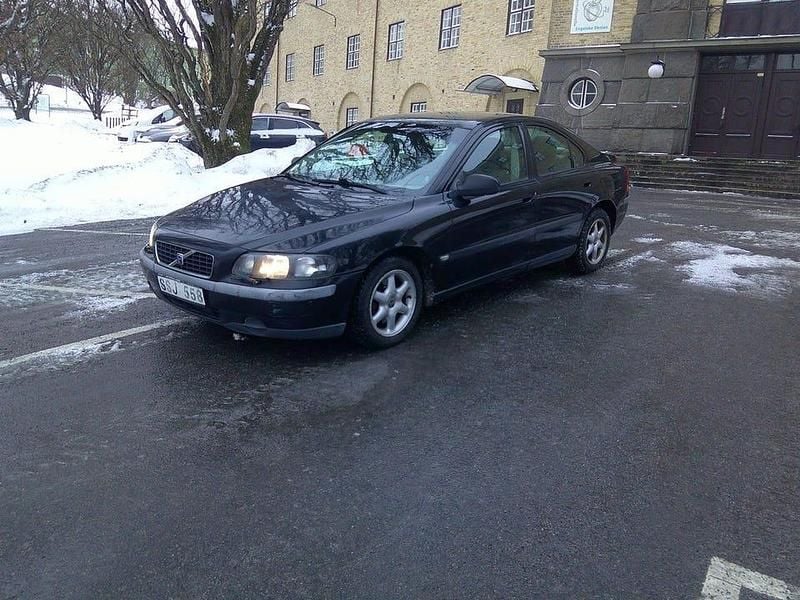 Begagnad Volvo S60 170 HK (125 kW) 2001 Svart Sedan
