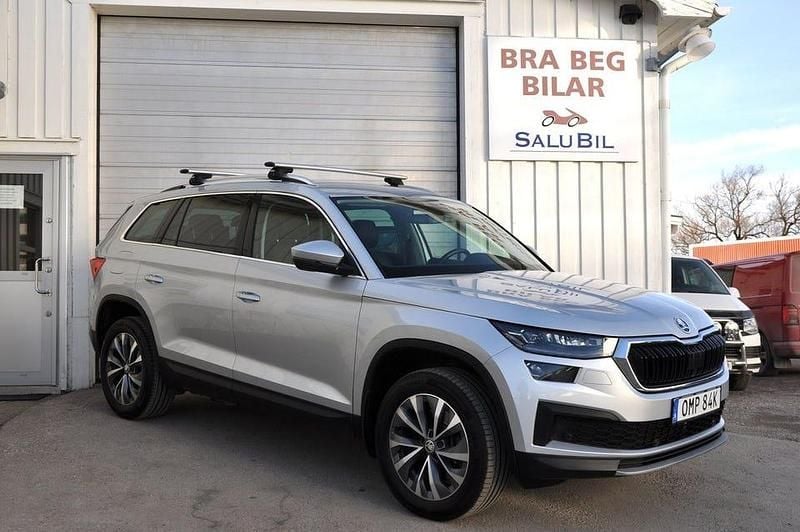 Grå Begagnad 2021 Skoda Kodiaq Adventure SUV | 319 000 kr (Marknadspris) - Bild 1/4