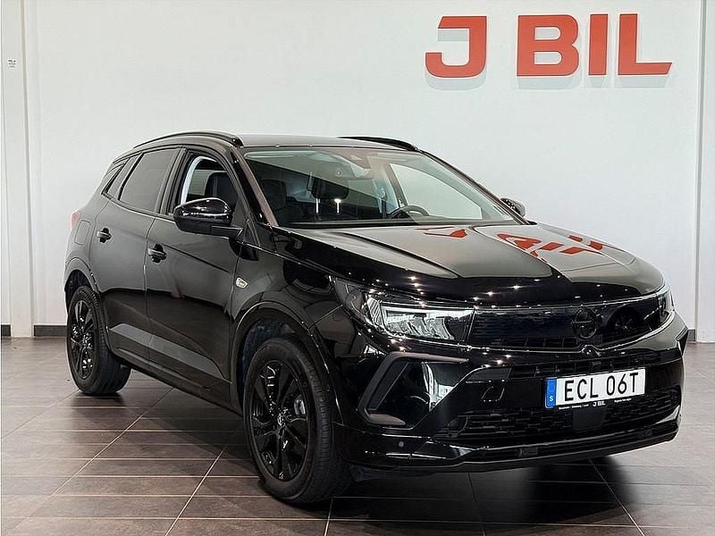 Svart Begagnad 2022 Opel Grandland X GS Line SUV | 279 900 kr (Marknadspris) - Bild 1/4