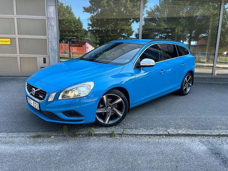 Blå Begagnad 2012 Volvo V60 R-Design Kombi | 89 900 kr (Dyr) - Bild 1/4