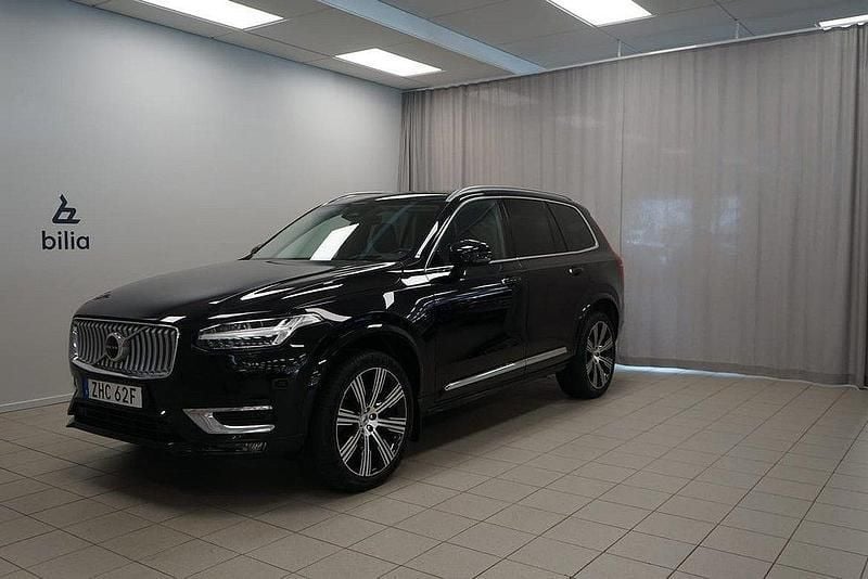 Svart Begagnad 2022 Volvo XC90 Ultimate SUV | 639 900 kr (Bra pris) - Bild 1/4