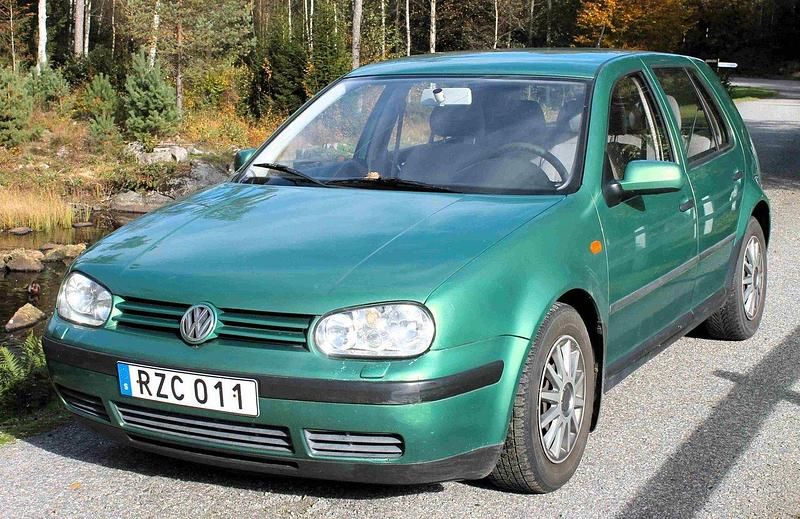 Grön Begagnad 2000 VW Golf IV Basis Halvkombi | 18 500 kr (Dyr) - Bild 1/4