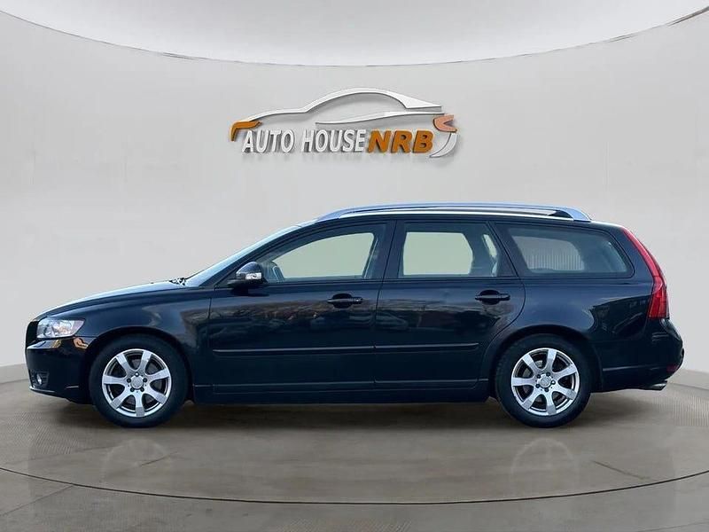 Svart Begagnad 2012 Volvo V50 Momentum Kombi | 69 500 kr (Marknadspris) - Bild 1/4