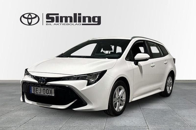 Vit Begagnad 2022 Toyota Corolla Active Kombi | 239 900 kr (Bra pris) - Bild 1/3