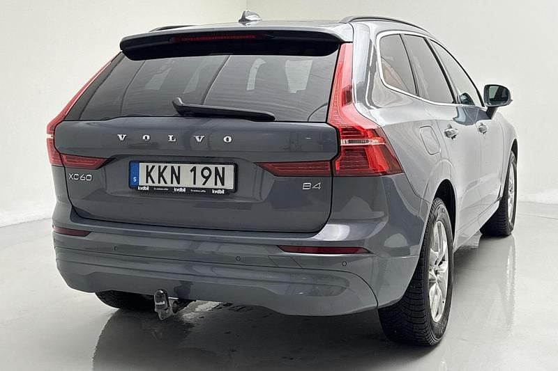 Begagnad Volvo XC60 Momentum 197 HK (144 kW) 2022 Grå SUV