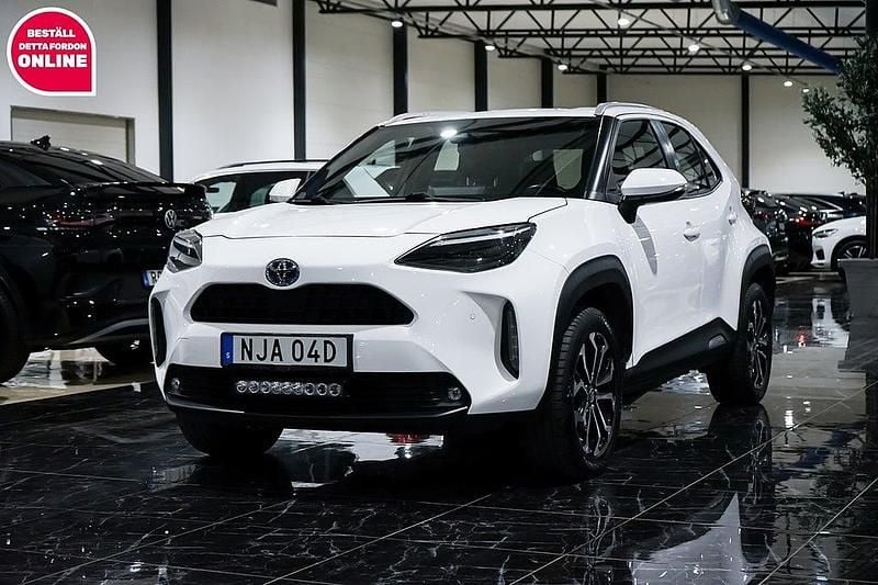 Vit Begagnad 2022 Toyota Yaris Cross Active SUV | 219 500 kr (Bra pris) - Bild 1/4
