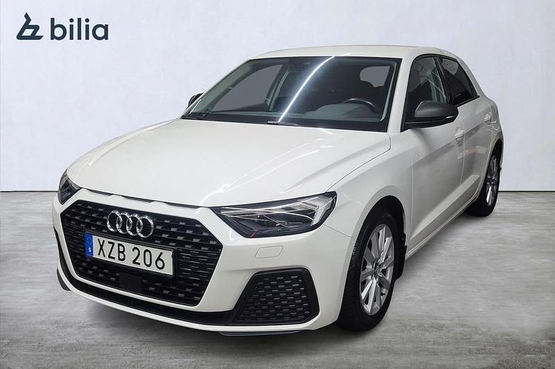 Vit Begagnad 2018 Audi A1 Sportback Halvkombi | 169 900 kr (Marknadspris) - Bild 1/3
